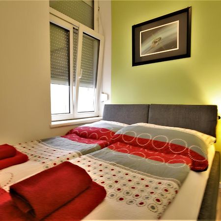 Modern Flat With 2 Rooms, Close To Schoenbrunn Bécs Kültér fotó