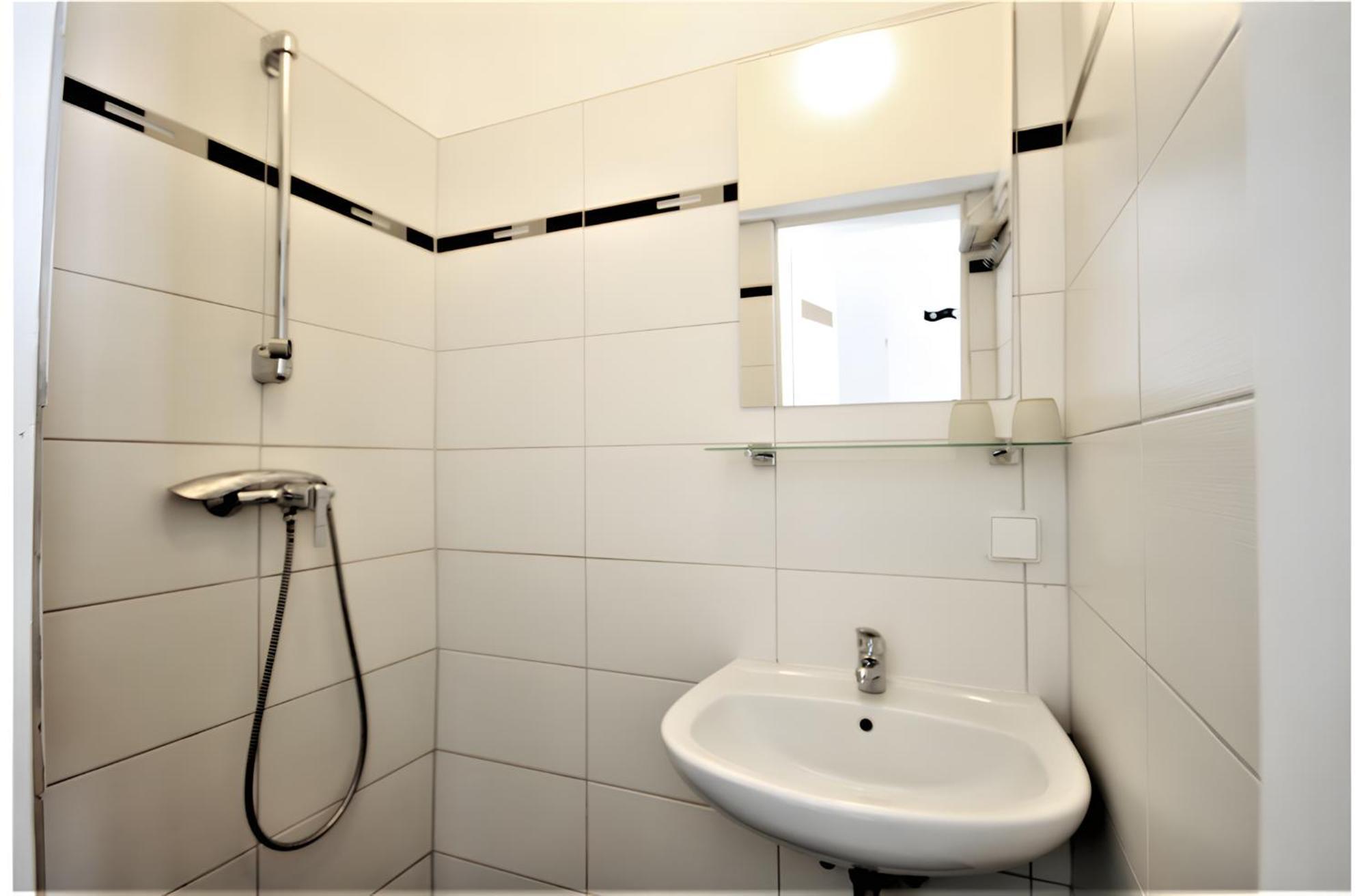 Modern Flat With 2 Rooms, Close To Schoenbrunn Bécs Kültér fotó